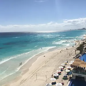 Apartment Oceanfront Prime Location, Cancun
